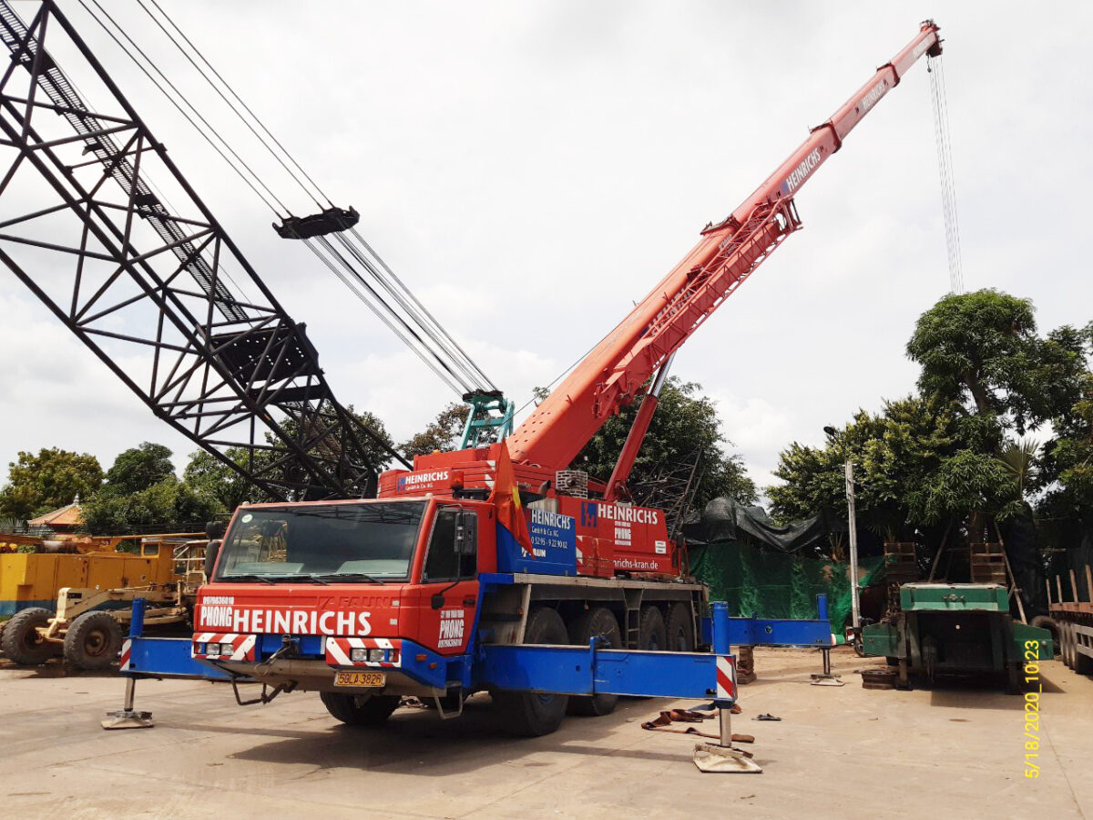 Xe cẩu chuyên dụng 80 tấn tại Cty Thuận Thành Phong Tiền Giang