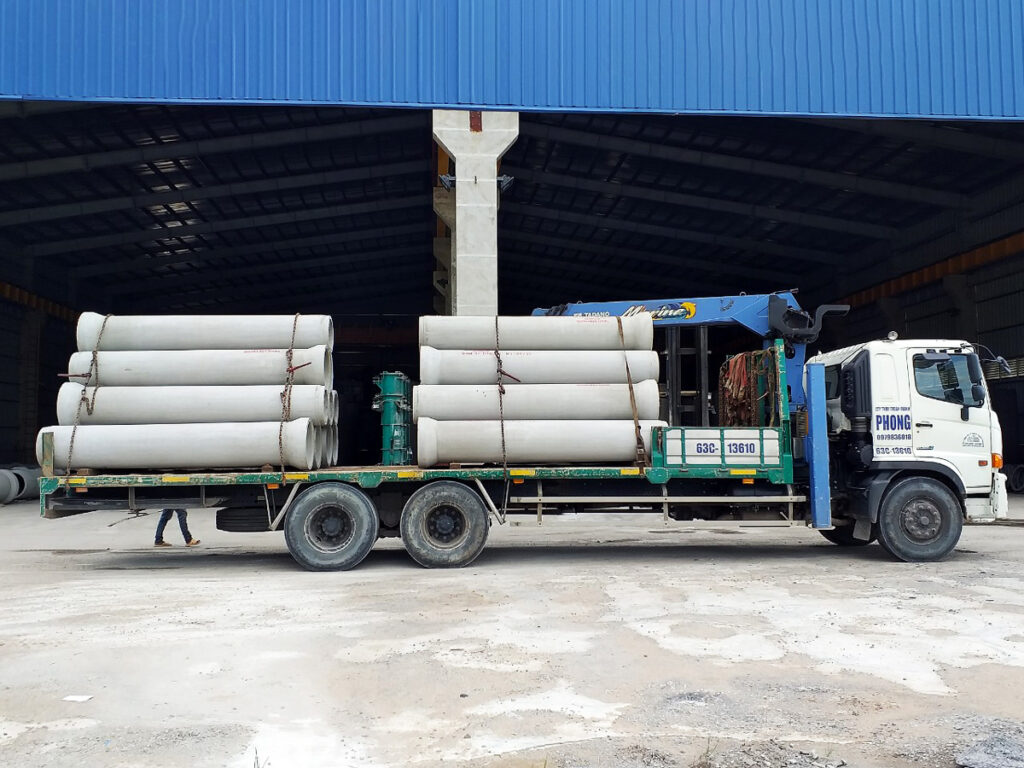Vận chuyển hàng hóa, vật tư công trình bằng xe tải cẩu - Thuận Thành Phong Tiền Giang
