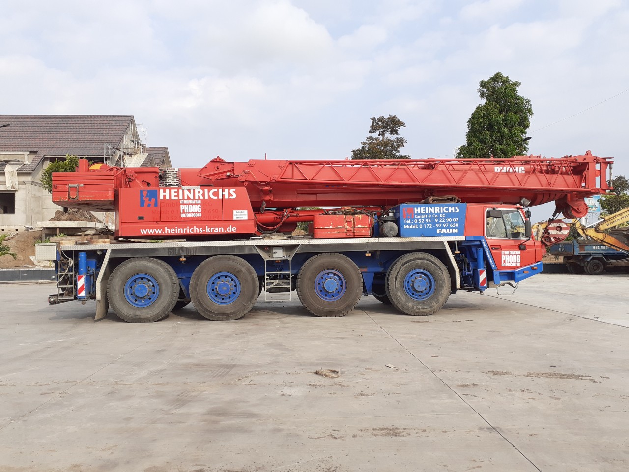 Xe cẩu chuyên dụng 80 tấn tại Cty Thuận Thành Phong